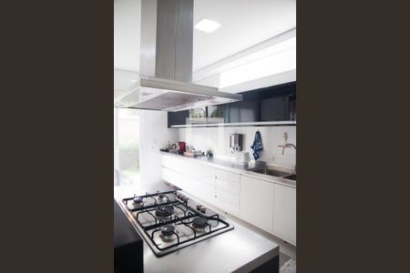 Casa à venda com 687m², 5 quartos e 10 vagas Casa à venda com 687m², 5 quartos e 10 vagasCozinha