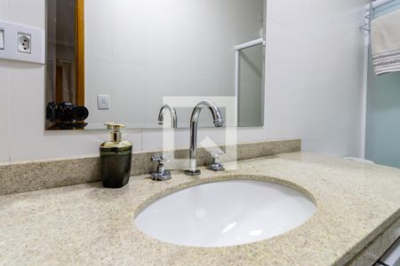 Casa à venda com 172m², 3 quartos e 3 vagasBanheiro suíte 2