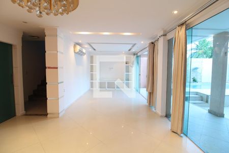 Sala de casa de condomínio para alugar com 3 quartos, 180m² em Vargem Pequena, Rio de Janeiro