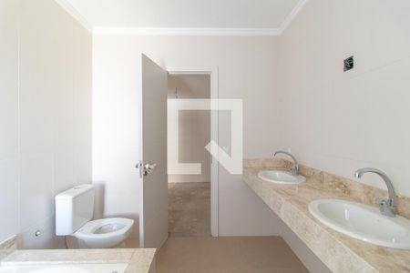 Casa de condomínio à venda com 241m², 3 quartos e 2 vagas Casa de condomínio à venda com 241m², 3 quartos e 2 vagasBanheiro da Suíte 1