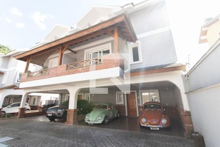 Casa de condomínio à venda com 241m², 3 quartos e 2 vagas Casa de condomínio à venda com 241m², 3 quartos e 2 vagasFachada