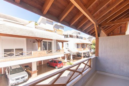 Casa de condomínio à venda com 241m², 3 quartos e 2 vagas Casa de condomínio à venda com 241m², 3 quartos e 2 vagasVaranda