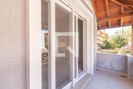 Casa de condomínio à venda com 241m², 3 quartos e 2 vagas Casa de condomínio à venda com 241m², 3 quartos e 2 vagasVaranda