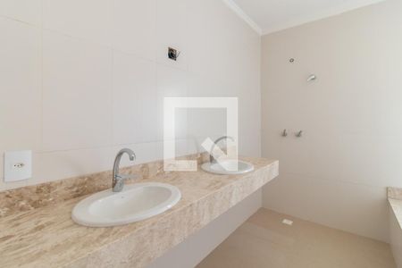 Casa de condomínio à venda com 241m², 3 quartos e 2 vagas Casa de condomínio à venda com 241m², 3 quartos e 2 vagasBanheiro da Suíte 1