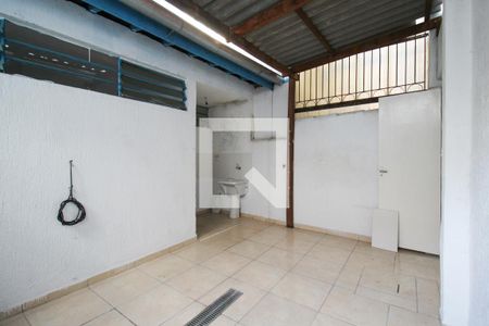 Casa à venda com 140m², 2 quartos e 4 vagas Casa à venda com 140m², 2 quartos e 4 vagasQuintal