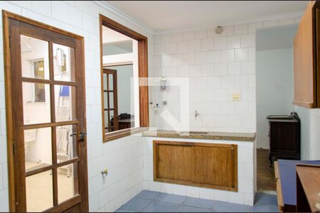 Casa à venda com 300m², 5 quartos e sem vaga Casa à venda com 300m², 5 quartos e sem vagaCozinha