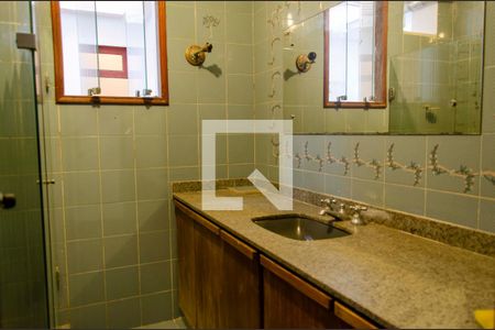 Casa à venda com 300m², 5 quartos e sem vaga Casa à venda com 300m², 5 quartos e sem vagaBanheiro