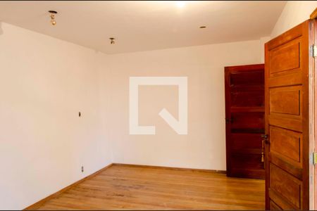 Casa à venda com 300m², 5 quartos e sem vaga Casa à venda com 300m², 5 quartos e sem vagaQuarto 4