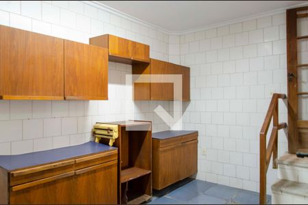 Casa à venda com 300m², 5 quartos e sem vaga Casa à venda com 300m², 5 quartos e sem vagaCozinha