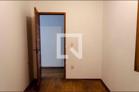 Casa à venda com 300m², 5 quartos e sem vaga Casa à venda com 300m², 5 quartos e sem vagaQuarto 3