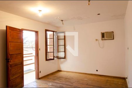 Casa à venda com 300m², 5 quartos e sem vaga Casa à venda com 300m², 5 quartos e sem vagaQuarto 4