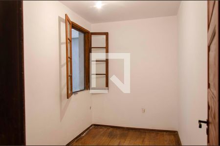 Casa à venda com 300m², 5 quartos e sem vaga Casa à venda com 300m², 5 quartos e sem vagaQuarto 3