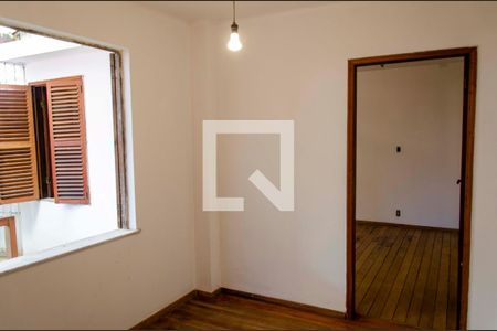 Casa à venda com 300m², 5 quartos e sem vaga Casa à venda com 300m², 5 quartos e sem vagaQuarto 5