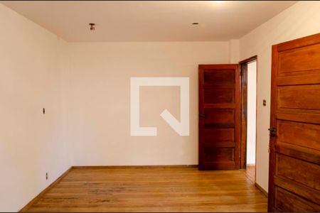 Casa à venda com 300m², 5 quartos e sem vaga Casa à venda com 300m², 5 quartos e sem vagaQuarto 4