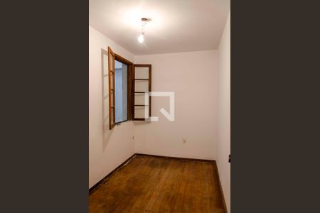 Casa à venda com 300m², 5 quartos e sem vaga Casa à venda com 300m², 5 quartos e sem vagaQuarto 3