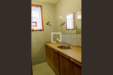 Casa à venda com 300m², 5 quartos e sem vaga Casa à venda com 300m², 5 quartos e sem vagaBanheiro