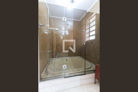 Casa à venda com 526m², 4 quartos e 5 vagasBanheiro suíte 2