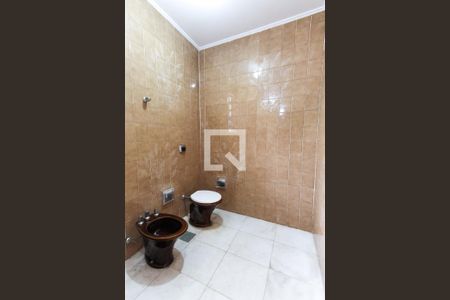 Casa à venda com 526m², 4 quartos e 5 vagasBanheiro suíte 2