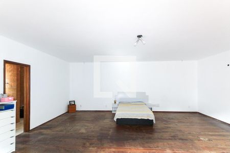 Casa à venda com 526m², 4 quartos e 5 vagasSuíte 2