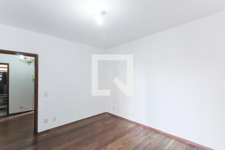 Casa à venda com 526m², 4 quartos e 5 vagasQuarto 2