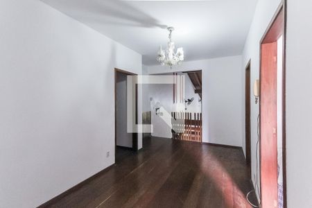 Casa à venda com 526m², 4 quartos e 5 vagasCorredor