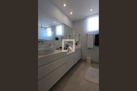 Apartamento à venda com 370m², 3 quartos e 5 vagasBanheiro da Suíte 1