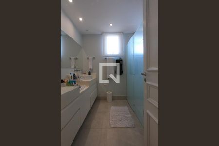 Apartamento à venda com 370m², 3 quartos e 5 vagasBanheiro da Suíte 1