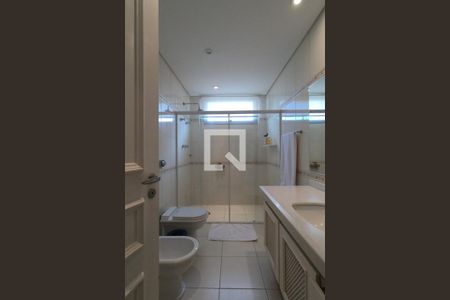 Apartamento à venda com 370m², 3 quartos e 5 vagasBanheiro da Suíte 2