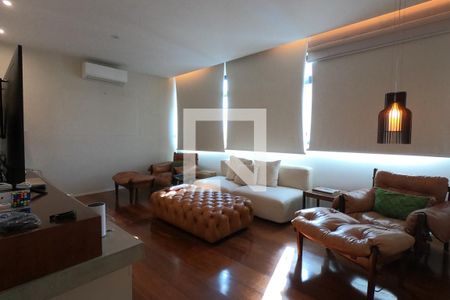 Sala TV de apartamento à venda com 3 quartos, 370m² em Real Parque, São Paulo