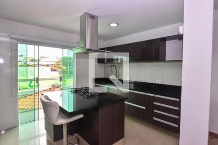 Casa à venda com 318m², 3 quartos e 4 vagas Casa à venda com 318m², 3 quartos e 4 vagasCozinha