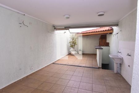 Casa à venda com 318m², 3 quartos e 4 vagas Casa à venda com 318m², 3 quartos e 4 vagasQuintal