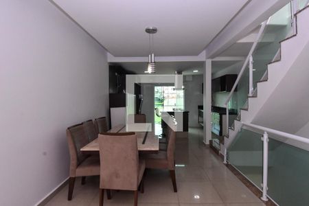 Casa à venda com 318m², 3 quartos e 4 vagas Casa à venda com 318m², 3 quartos e 4 vagasSala de Jantar