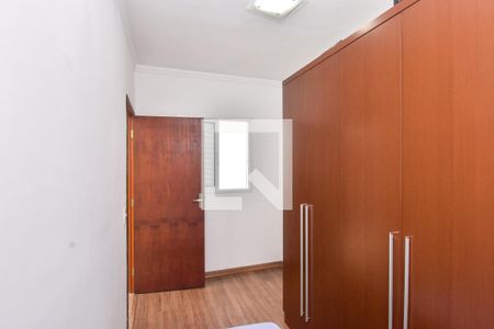 Casa à venda com 318m², 3 quartos e 4 vagas Casa à venda com 318m², 3 quartos e 4 vagasQuarto 2
