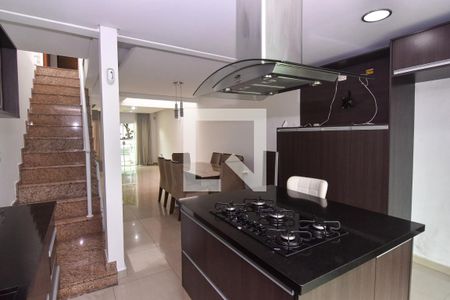 Casa à venda com 318m², 3 quartos e 4 vagas Casa à venda com 318m², 3 quartos e 4 vagasCozinha