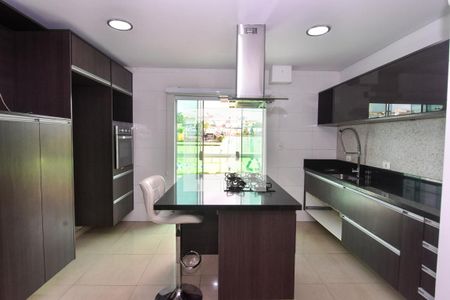 Casa à venda com 318m², 3 quartos e 4 vagas Casa à venda com 318m², 3 quartos e 4 vagasCozinha