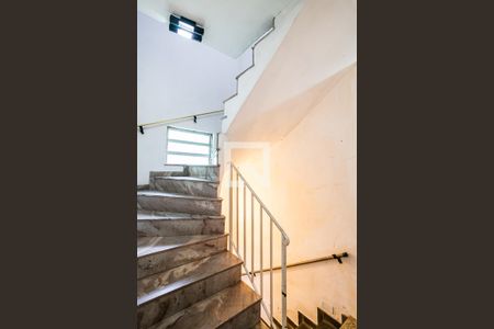 Escada de casa para alugar com 3 quartos, 196m² em Jardim Utinga, Santo André