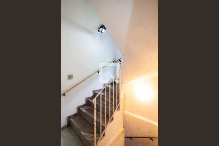 Escada de casa para alugar com 3 quartos, 196m² em Jardim Utinga, Santo André