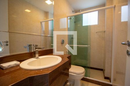 Casa de condomínio à venda com 540m², 4 quartos e sem vaga Casa de condomínio à venda com 540m², 4 quartos e sem vagaBanheiro da Suíte 3