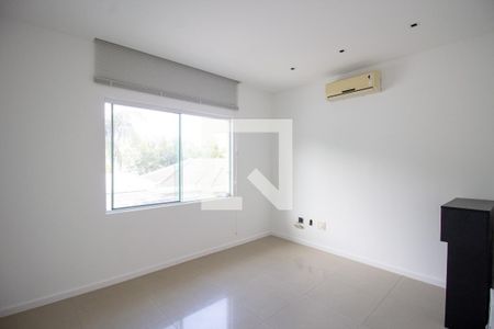 Casa de condomínio à venda com 540m², 4 quartos e sem vaga Casa de condomínio à venda com 540m², 4 quartos e sem vagaSuíte 3