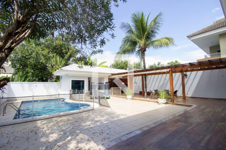 Casa de condomínio à venda com 540m², 4 quartos e sem vaga Casa de condomínio à venda com 540m², 4 quartos e sem vagaPiscina