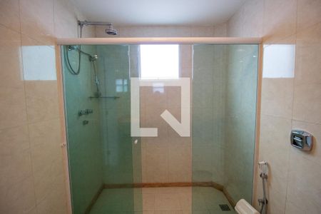 Casa de condomínio à venda com 540m², 4 quartos e sem vaga Casa de condomínio à venda com 540m², 4 quartos e sem vagaBanheiro da Suíte 1