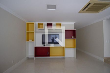 Casa de condomínio à venda com 540m², 4 quartos e sem vaga Casa de condomínio à venda com 540m², 4 quartos e sem vagaSala 2