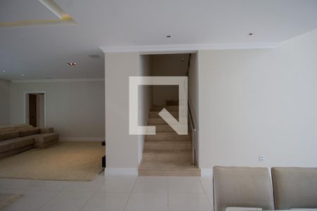 Casa de condomínio à venda com 540m², 4 quartos e sem vaga Casa de condomínio à venda com 540m², 4 quartos e sem vagaSala