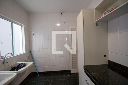 Casa de condomínio à venda com 540m², 4 quartos e sem vaga Casa de condomínio à venda com 540m², 4 quartos e sem vagaÁrea de Serviço