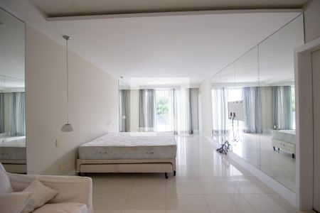 Casa de condomínio à venda com 540m², 4 quartos e sem vaga Casa de condomínio à venda com 540m², 4 quartos e sem vagaSuíte 4