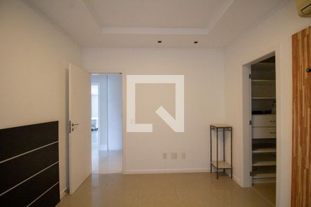 Casa de condomínio à venda com 540m², 4 quartos e sem vaga Casa de condomínio à venda com 540m², 4 quartos e sem vagaSuíte 2