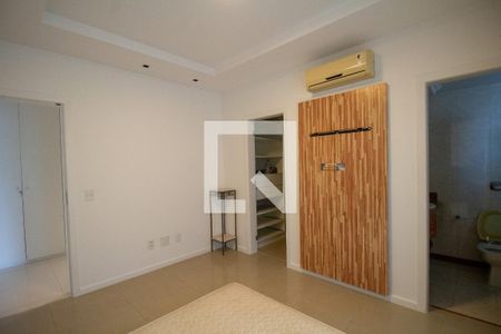 Casa de condomínio à venda com 540m², 4 quartos e sem vaga Casa de condomínio à venda com 540m², 4 quartos e sem vagaSuíte 2