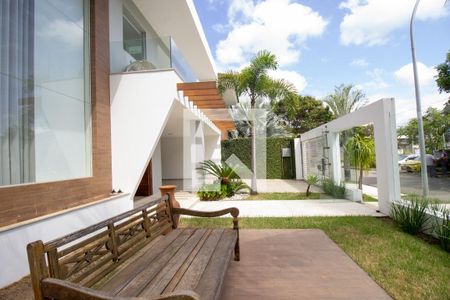 Casa de condomínio à venda com 540m², 4 quartos e sem vaga Casa de condomínio à venda com 540m², 4 quartos e sem vagaJardim