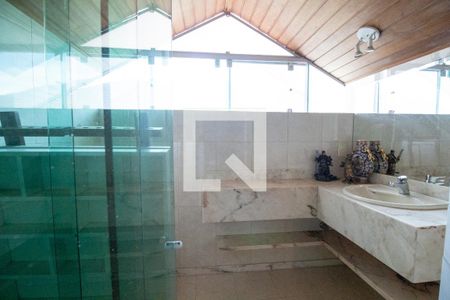 Casa de condomínio à venda com 540m², 4 quartos e sem vaga Casa de condomínio à venda com 540m², 4 quartos e sem vagaBanheiro do Sotão