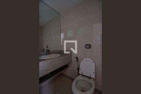 Casa de condomínio à venda com 540m², 4 quartos e sem vaga Casa de condomínio à venda com 540m², 4 quartos e sem vagaLavabo da Piscina